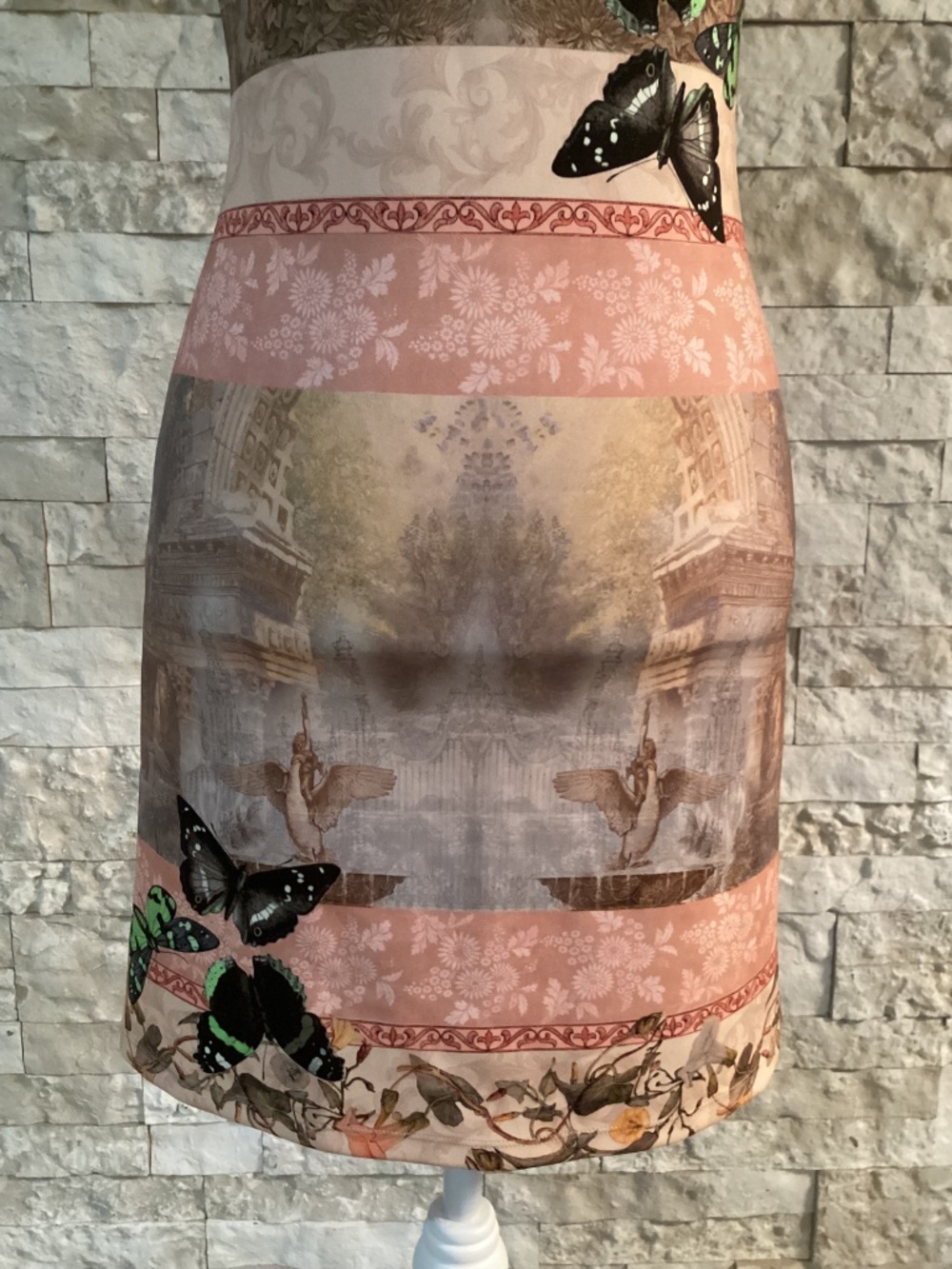 Alice + Olivia Women's Wynell A-Line Dress in the Versailles print - Picture 3 of 12